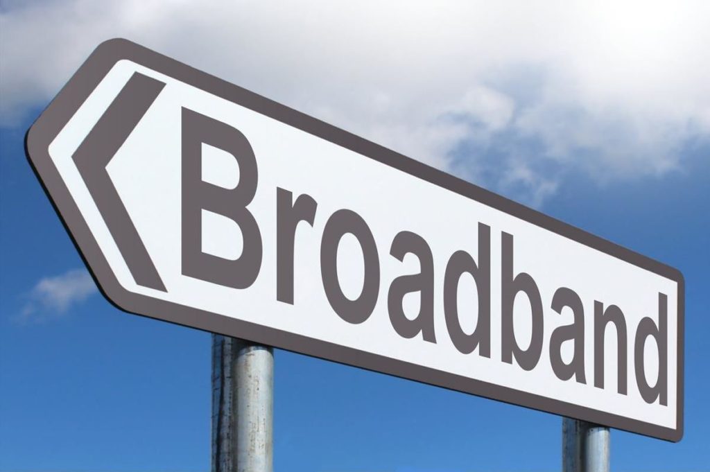 Broadband sign