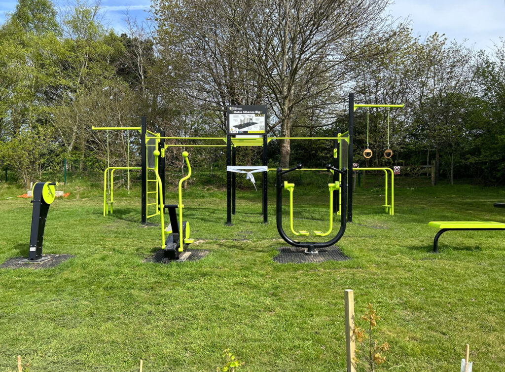 Outdoor Gym and Table Tennis Table